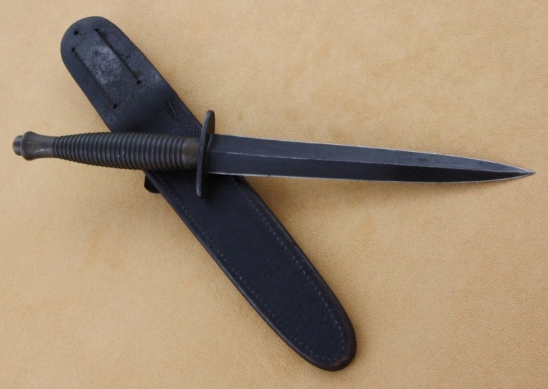 British Commando Knife & Cheath 002.jpg